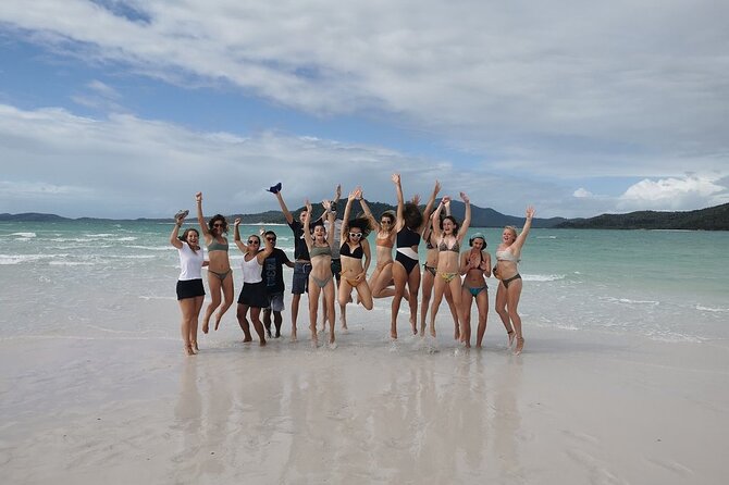 2-Night Whitsundays Sailing Cruise incl. Whitehaven Beach & Great Barrier Reef - Meals, drinks, and the daily rhythm