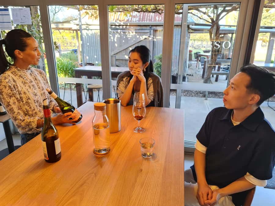 A Barossa Valley pickup: Wine and Heritage Tour, Local Guide - Lunch at a boutique winery