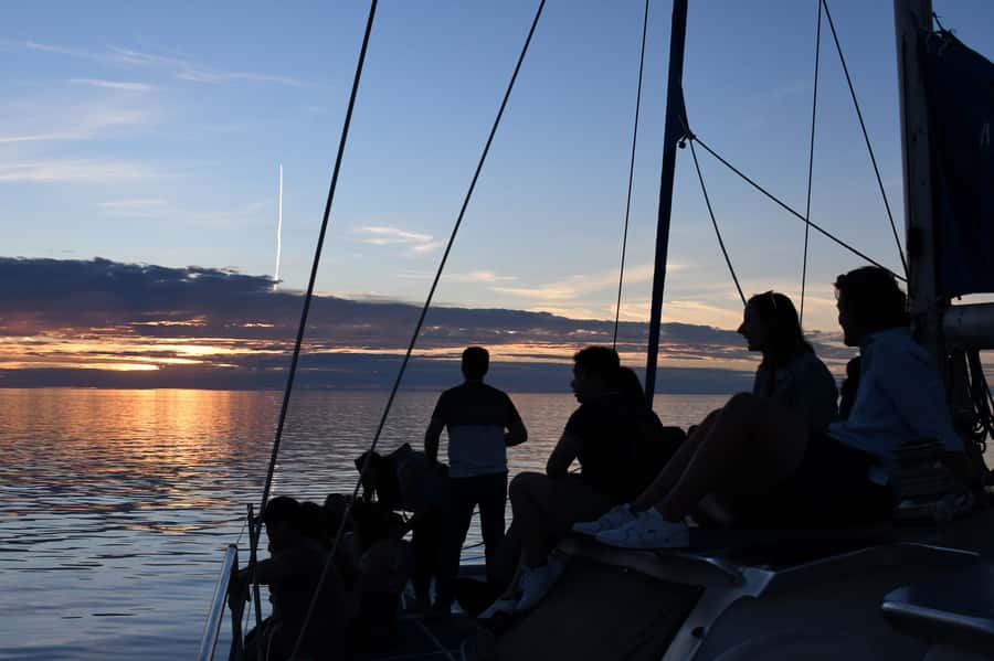 Adelaide: Glenelg Twilight Catamaran Cruise with Drink - Sunset across the gulf