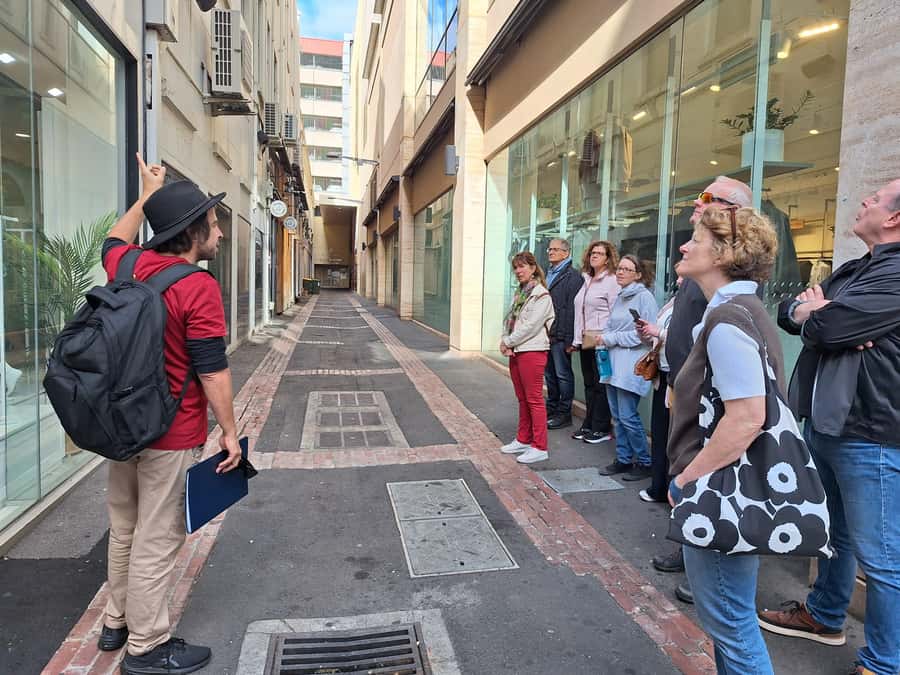 Adelaide: Guided Ultimate Walking Tour with Drink and Snack - Who should book this Adelaide walking tour?