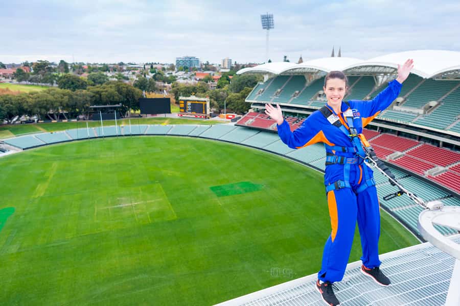 Adelaide: Rooftop Climbing Experience of the Adelaide Oval - Photos, cap, and certificate