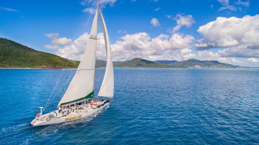 Airlie Beach: 2-Night Whitsundays Sailing Trip with Meals - Snorkeling around Hook Island and the outer bays