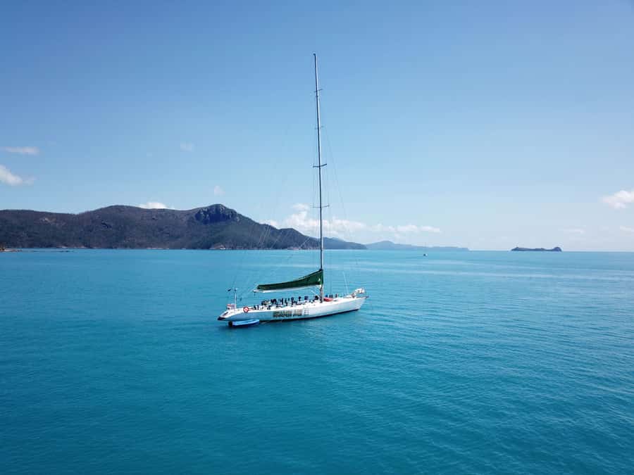 Airlie Beach: 2-Night Whitsundays Sailing Trip with Meals - Nights on the yacht: stars, blue light, and limited space
