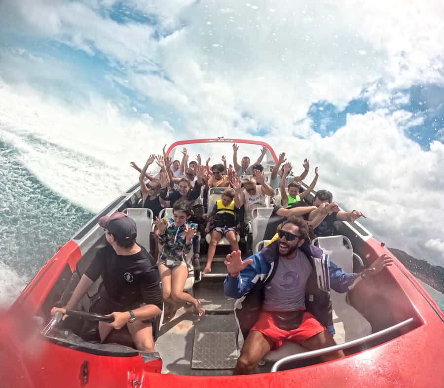 Airlie Beach: 30-Minute Jet Boat Ride - The briefing and the first run through Pioneer Bay