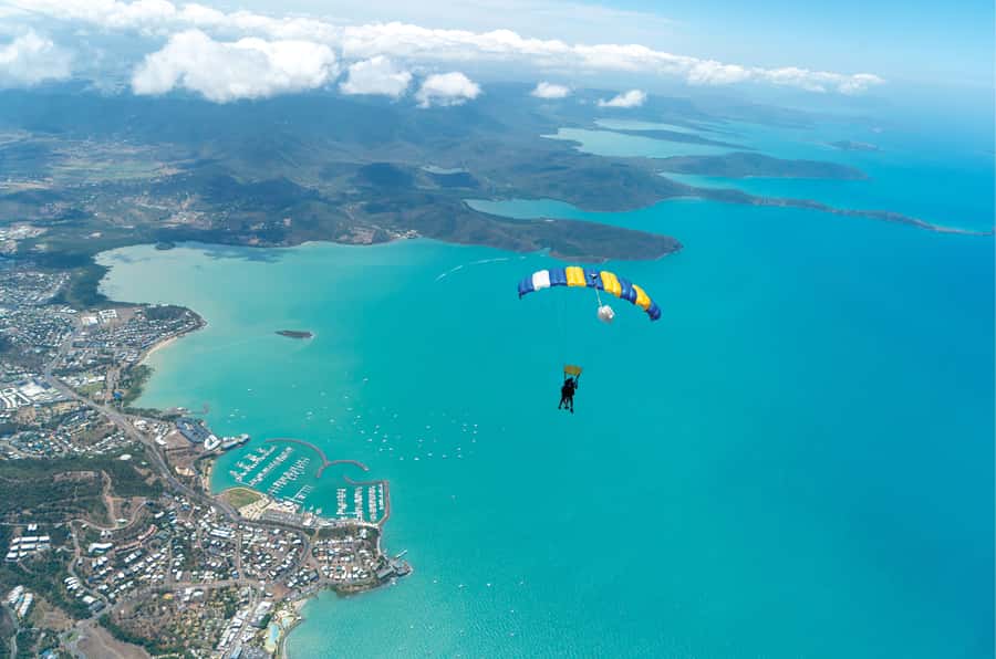 Airlie Beach: Tandem Skydive over the Whitsundays - The aircraft ride and freefall