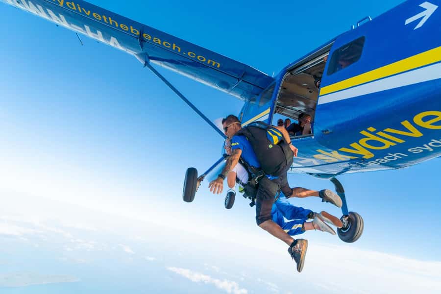 Airlie Beach: Tandem Skydive over the Whitsundays - Clothes, age, and practical restrictions