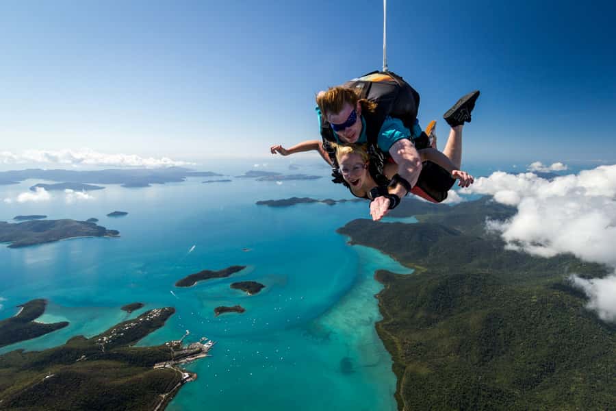 Airlie Beach: Tandem Skydive over the Whitsundays - Meeting the instructors before the aircraft