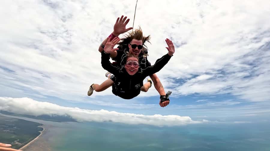 Airlie Beach: Tandem Skydiving Experience with Beach Landing - From Wisdom Cafe to the aircraft