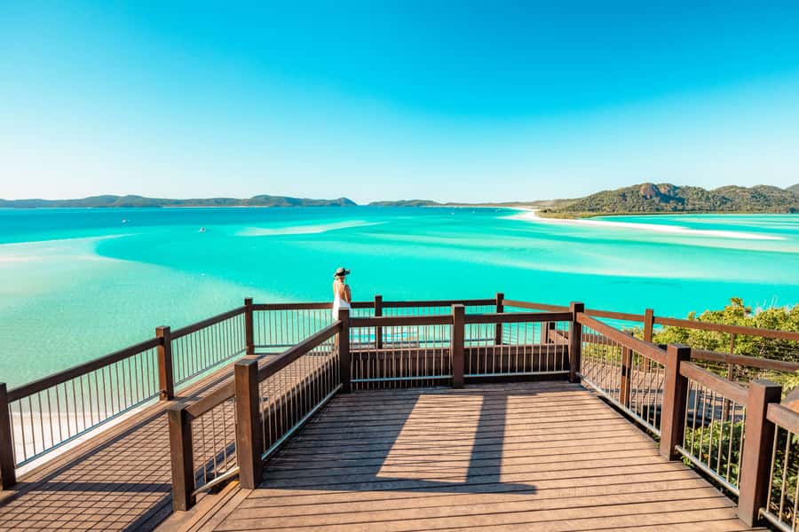 Airlie Beach: Whitsunday Islands 2-Day Sailing Tour - Lunch, dinner, and the social side of the boat