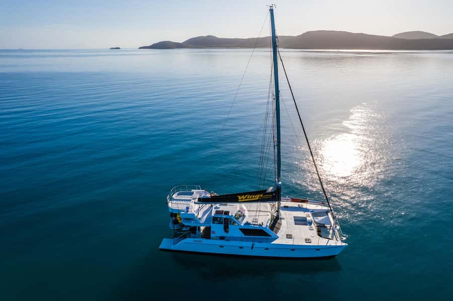 Airlie Beach: Whitsunday Islands Sailing, SUP & Snorkel Tour - A six-hour sailing day from Coral Sea Marina