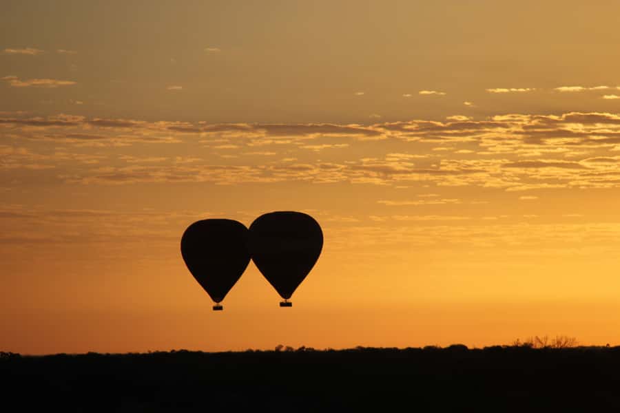Alice Springs: Early Morning Hot Air Balloon Flight - Clothing, comfort, and practical limits