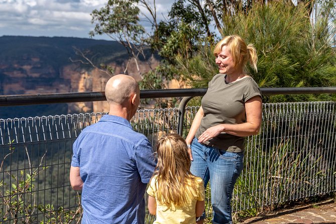 Blue Mountains: Three Sisters, Scenic World and Wildlife park - Lunch in a Blue Mountains town