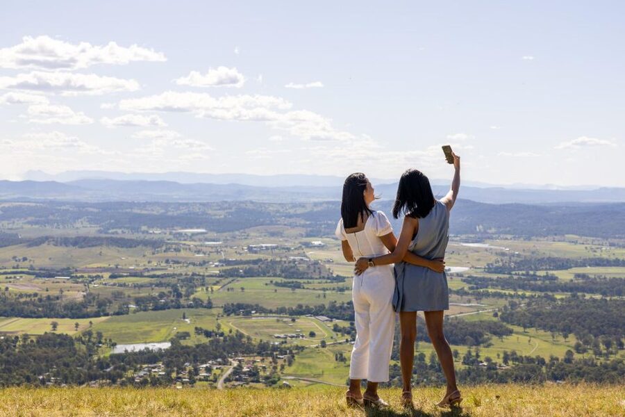 Brisbane: Tamborine Mountain Local Winery Tour with Lunch - Hampton Estate combines lunch and another tasting