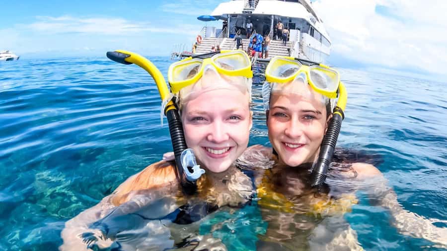 Cairns: Outer Great Barrier Reef Full-Day Tour with Lunch - Scuba options for beginners and certified participants