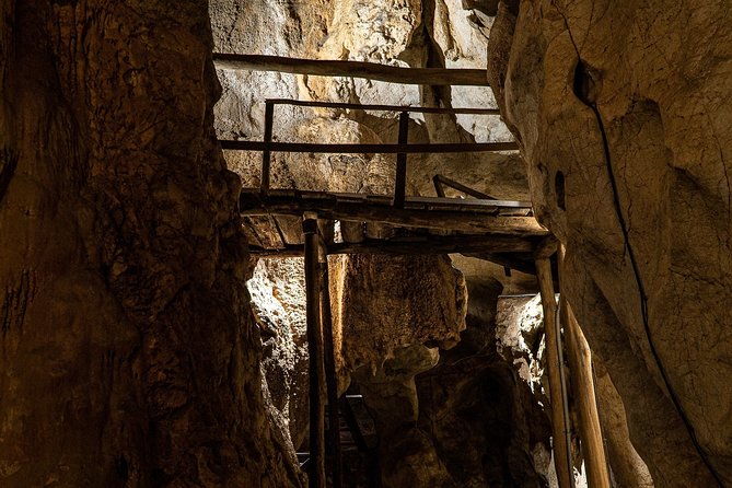 Capricorn Caves Cathedral Cave Tour - The guides shape the experience