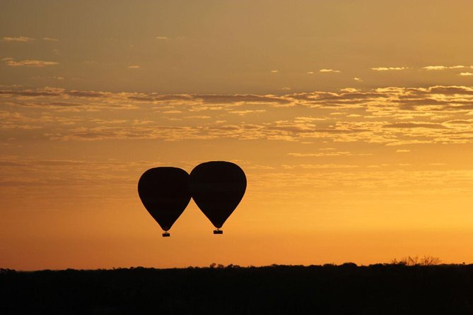 Early Morning Ballooning in Alice Springs - Takeoff as the stars fade
