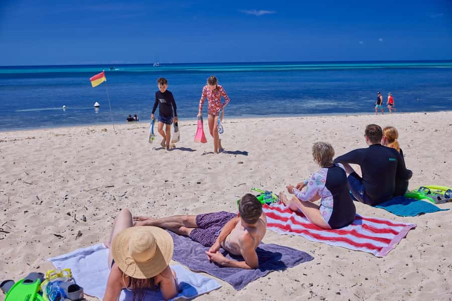 From Cairns: Green Island Half-Day Morning Cruise - What the Crew Adds to the Day