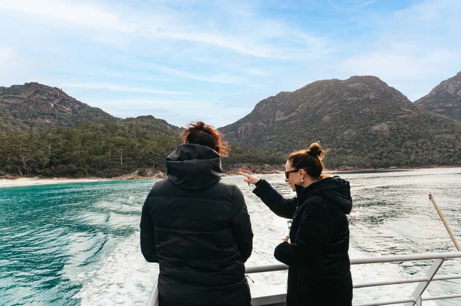 From Coles Bay: Wineglass Bay Cruise with Lunch - Wineglass Bay and lunch on the water