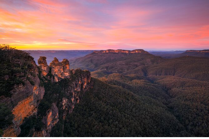 From Sydney: Blue Mountains with Zoo, Koala Photo & Scenic World - Leura Village is a useful lunch break, not a hosted meal