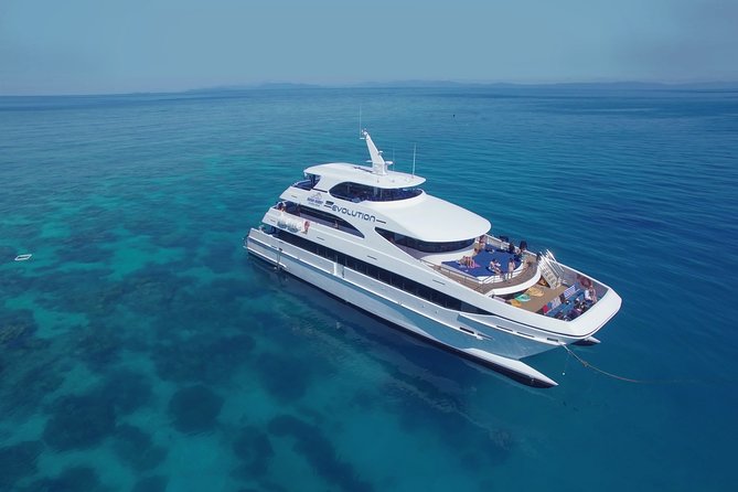 Full Day Reef Cruise and 10 Minute Helicopter Scenic Flight - The 90-minute ride to Saxon or Norman Reef