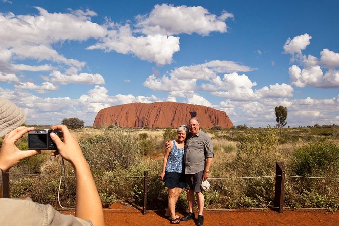 Full Uluru Base Walk at Sunrise Including breakfast - Geology, plants, and the desert setting