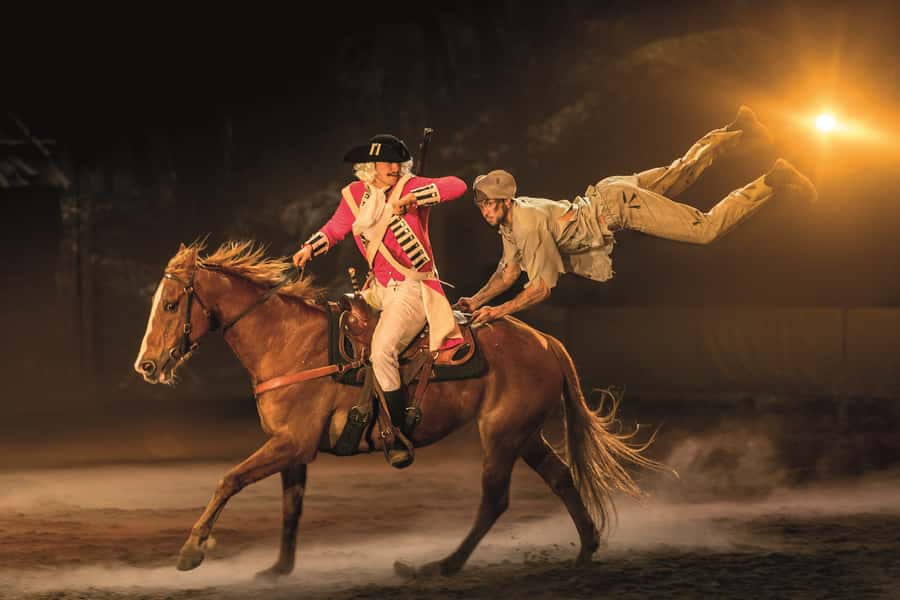 Gold Coast: Australian Outback Spectacular Dinner & Show - What dinner is like during the performance