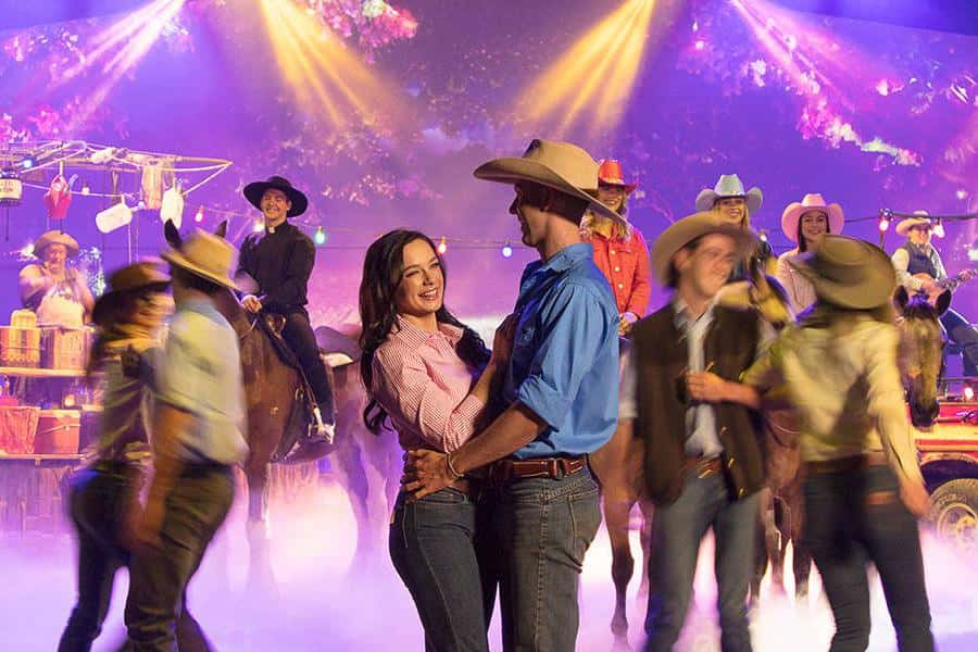 Gold Coast: Australian Outback Spectacular Dinner & Show - The photo question