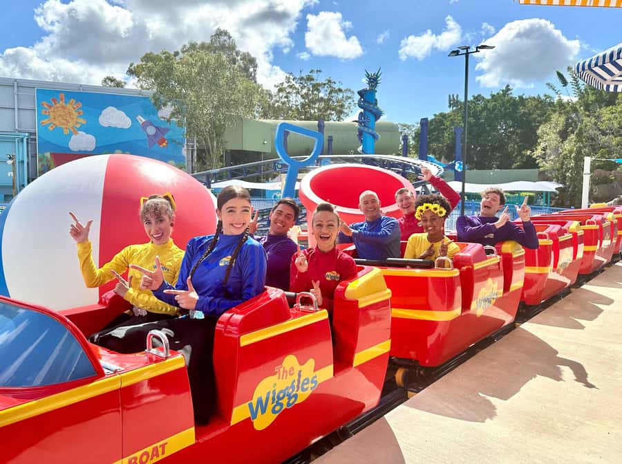 Gold Coast: Dreamworld 1-Day Entry Ticket - Food, lockers, and the practical details