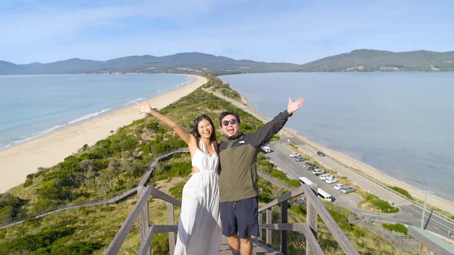 Hobart: Bruny Island Food, Sightseeing & Lighthouse Day Tour - Honey, chocolate and fudge without the hard sell
