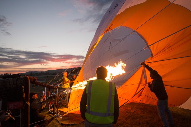Hot Air Balloon Flights in Perth (Avon Valley) with breakfast - What to wear and bring for a dawn launch