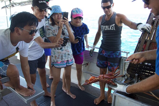 Kalbarri Rock lobster Pot Pull Tour in Kalbarri - Learning how Western Rock Lobster is graded