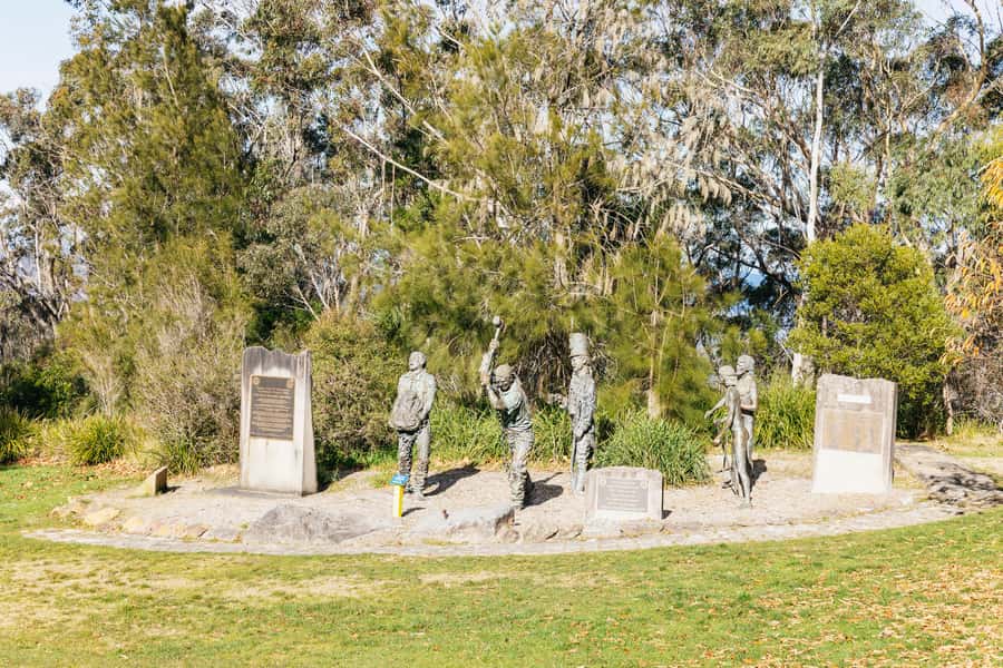 Katoomba: Lyrebird Hop-On Hop-Off and Scenic World Pass - The scenery is the real reason to keep moving