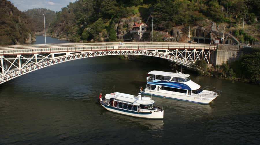 Launceston: 50-Minute Cataract Gorge Cruise - The change when the boat enters Cataract Gorge