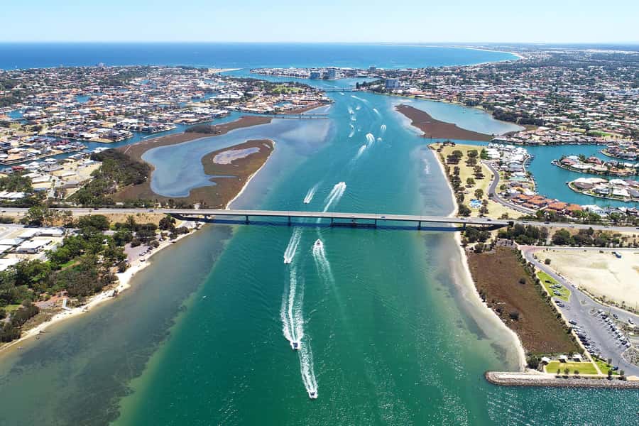 Mandurah: Dolphin and Views Cruise - Commentary that adds meaning to the scenery