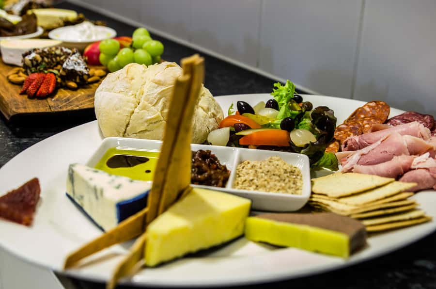 McLaren Vale: Small Group Wine Tour (Includes Lunch) - Door-to-door transport in a Mercedes Valente