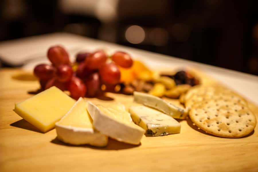 Melbourne: 4-Course Dinner Cruise with Drinks - How the four-course dinner unfolds