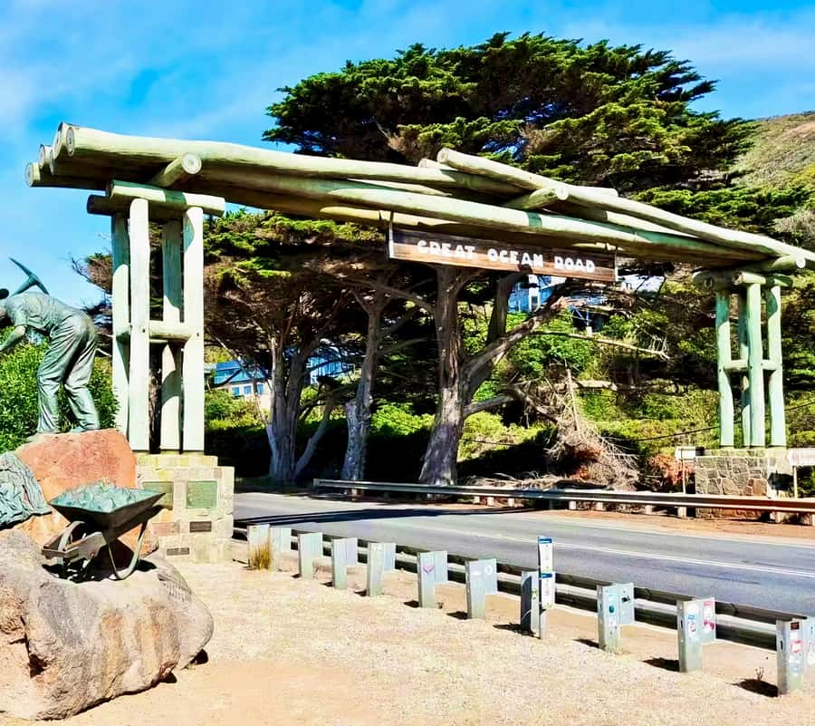 Melbourne Great Ocean Rd Reverse Tour London Bridge Wildlife - Why the reverse Great Ocean Road route matters