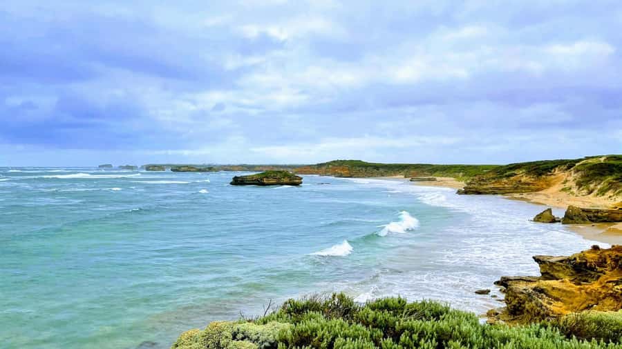 Melbourne: Great Ocean Road & Iconic Coastal Views Day Tour - Memorial Arch and Lorne