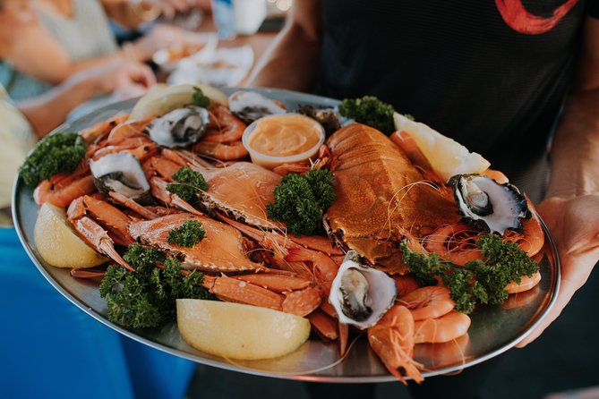 Seafood Lunch Cruise - Drinks, service, and the booth experience
