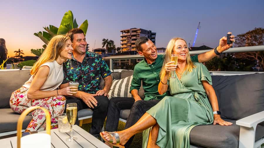 Surfers Paradise: Buffet Dinner Sightseeing Cruise - Upper deck views versus indoor comfort