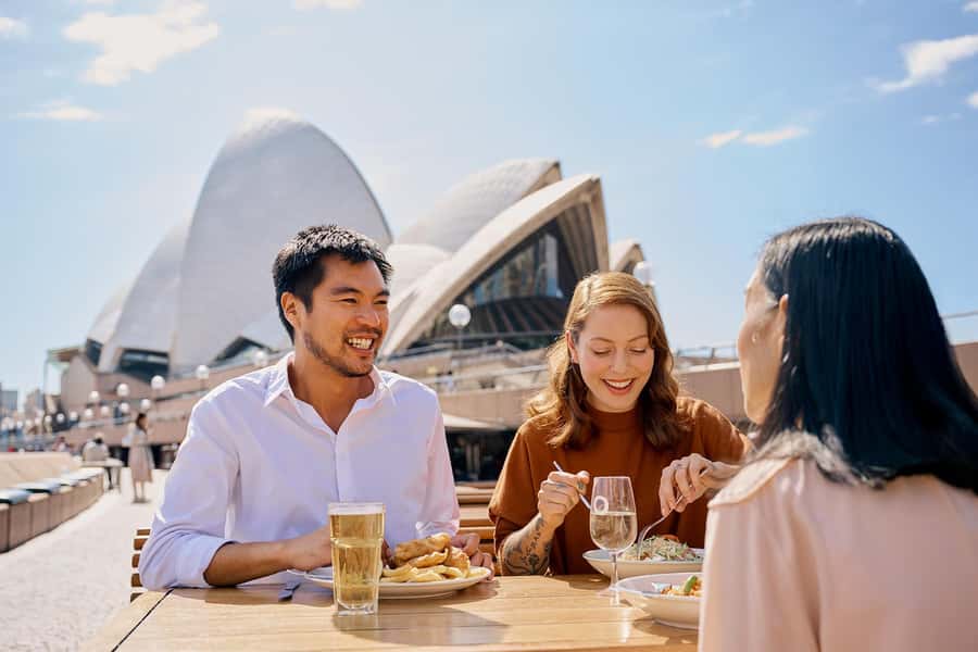 Sydney: 1-Hour Opera House Tour with Meal and Drink - Meeting the guide and getting inside