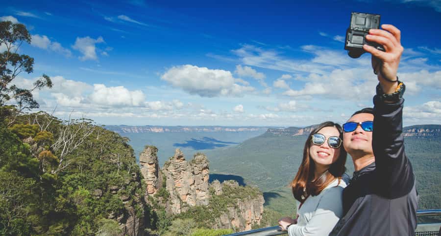Sydney: Blue Mountains Wildlife & Bushwalk Small-Group Tour - Up into the Blue Mountains