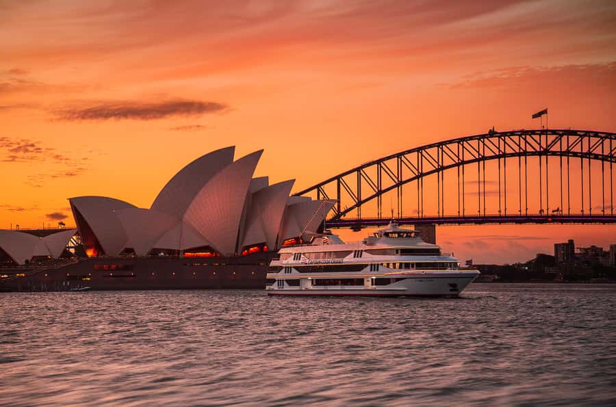 Sydney: Harbour Dinner Cruise with 3, 4 or 6-Course Menu - Choosing between sunset, starlight, and Gold Penfolds