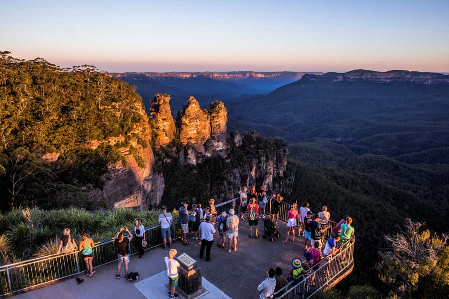 Sydney: Waterfall Bushwalk and Blue Mountain Sunset Day Trip - Lincoln’s Rock gives the tour its finish