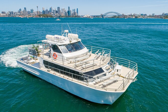Sydney: Whale Watching Adventure Cruise - From Circular Quay to the open Pacific