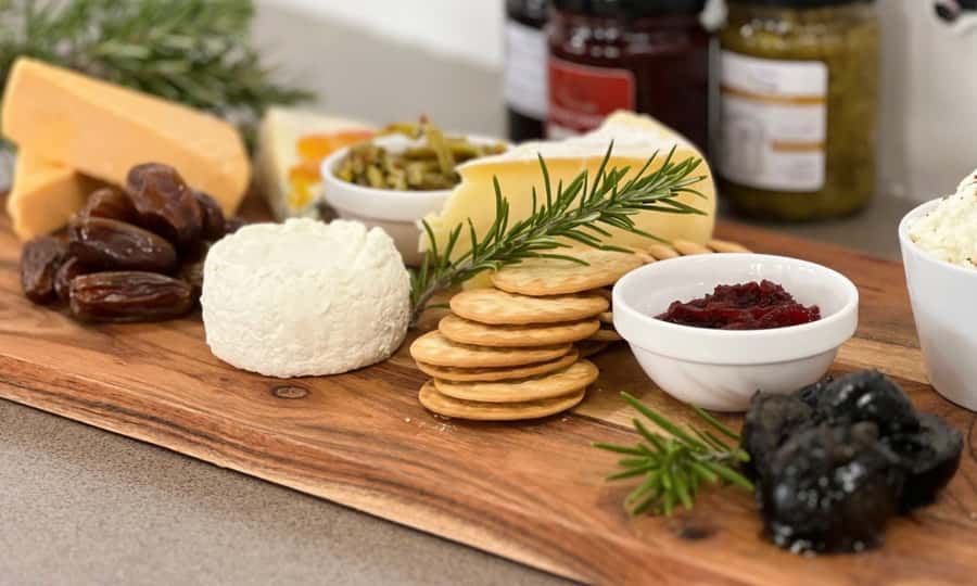 Yarra Valley Full Day Grazing Tour: Gin, Wine, Pizza, Cheese - Stag Lane, gin, and Roman-style pizza